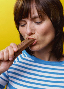http://www.terrawoman.ua/datas/upload/img/health/woman_eat_chocolate_01_07.jpg