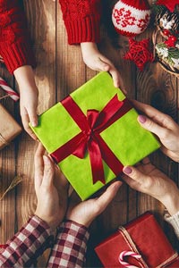 Как подобрать подарок женщине-начальнице на Новый год