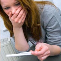 Как защитить свою дочь-подростка от нежелательной беременности