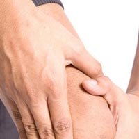 Утренняя зарядка избавит от хруста в коленях