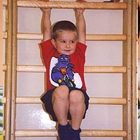 Детские упражнения на шведской стенке: когда начинать