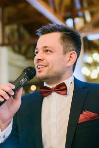 Тамада или ведущий на свадьбу: как сделать выбор