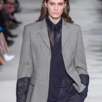 Вінтаж та багатошаровість в коллекції Victoria Beckham осені-зими 2017/18