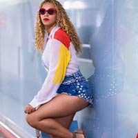 Бейонсе порадувала фанатів фотосесією в мікрошортах